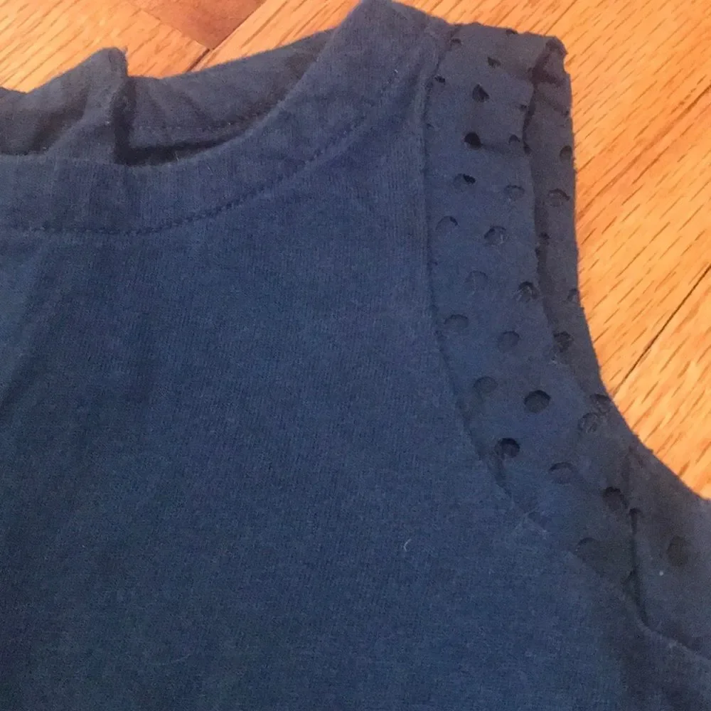 Gap eyelet top - Picture 2 of 3